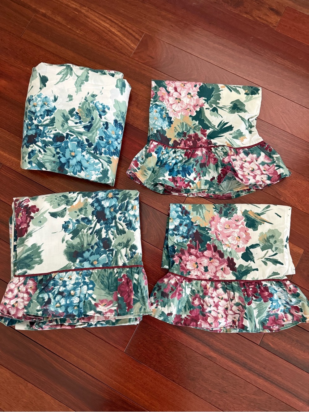 Floral Cotton Blend Sheets Set - Queen - Flat, Fitted & 2 Pillowcases Ruffled